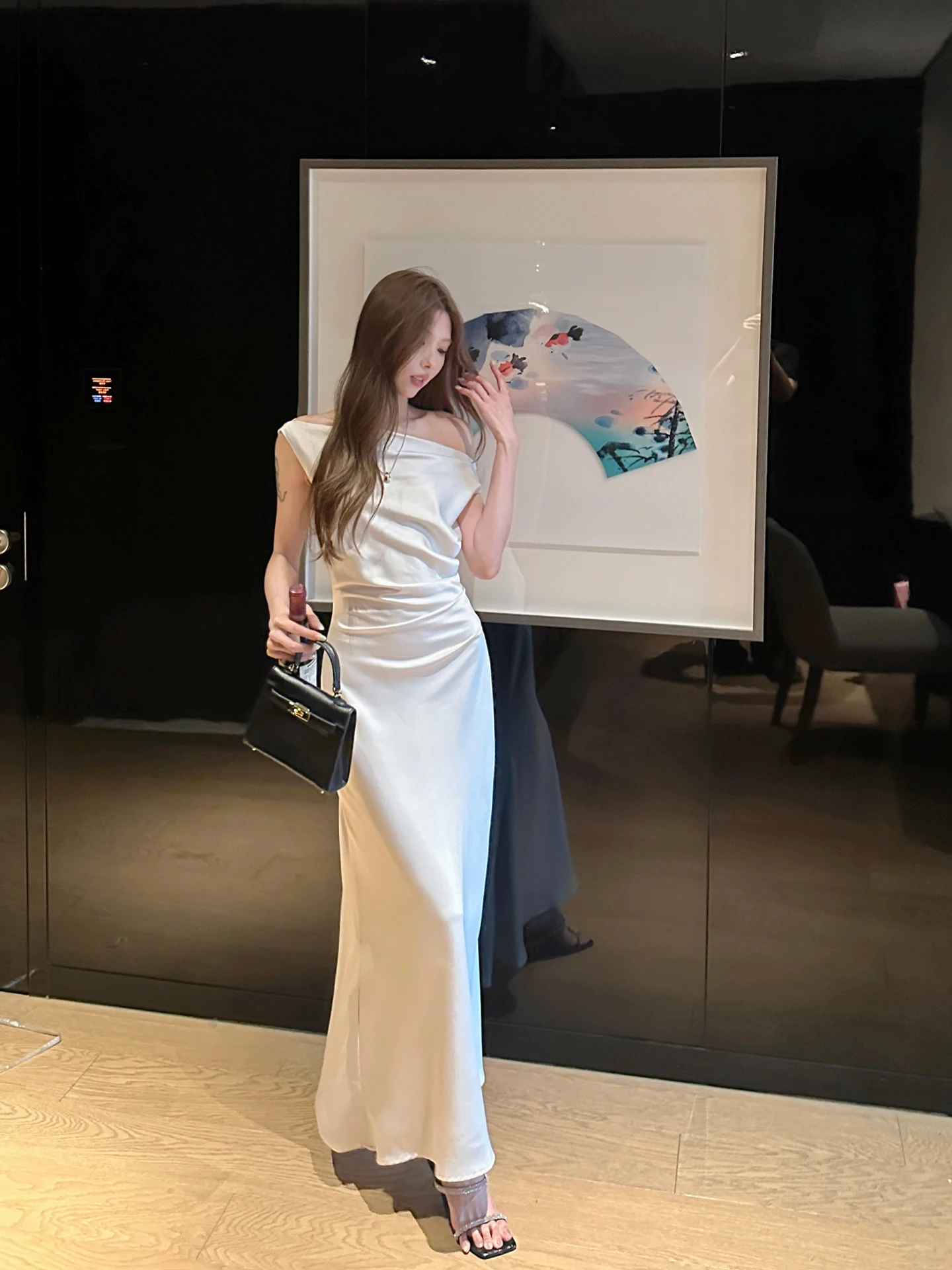 LingLai Women's Summer Slimming Gown with Fish Tail Design Satin Fabric Asymmetrical Shoulder Open Neck Long Dress
LingLai Women's Summer Slimming Gown with Fish Tail Design Satin Fabric Asymmetrical Shoulder Open Neck Long Dress