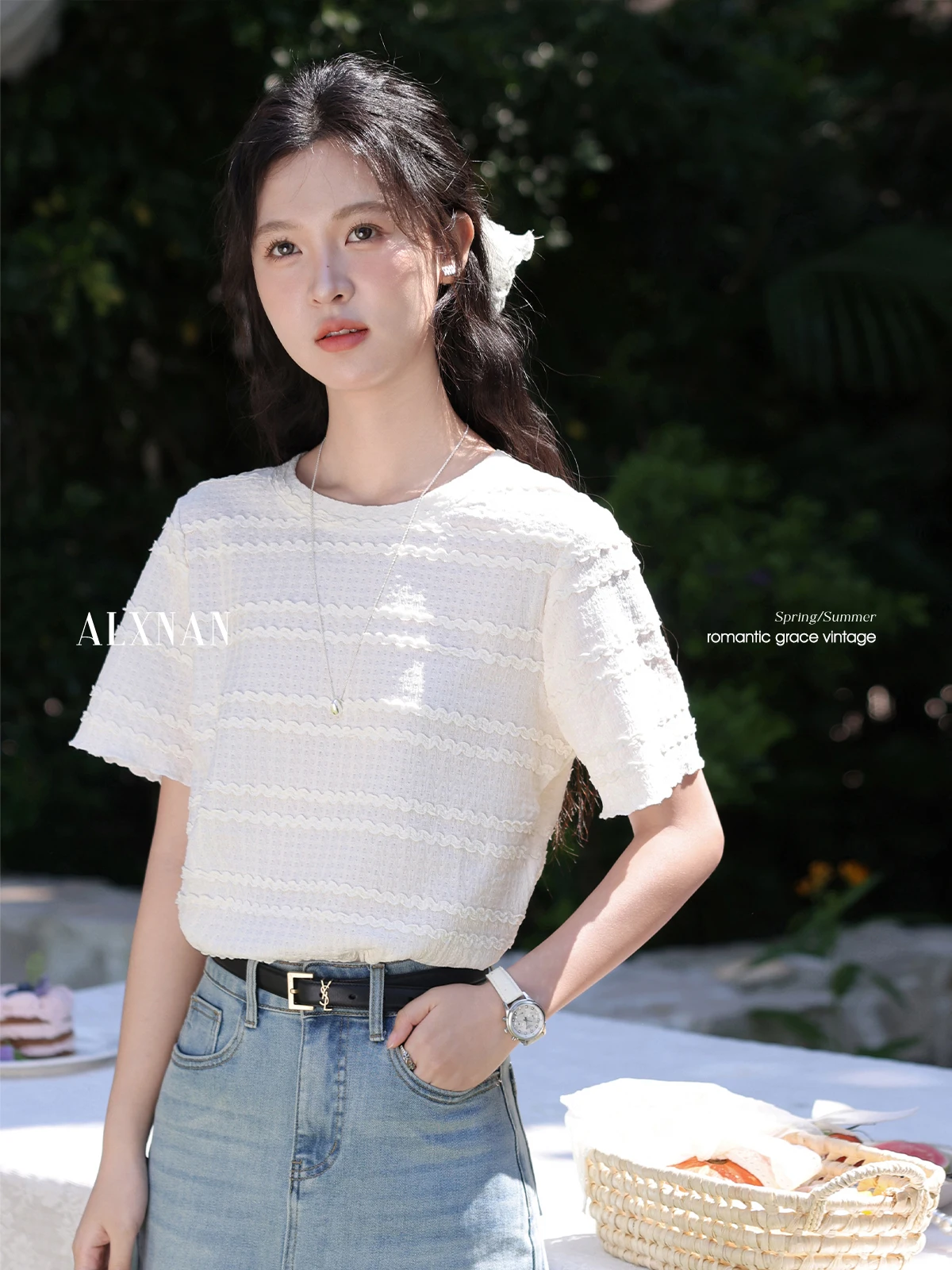 ALXNAN Women's T-shirt Elegant Casual Loose-fit Short Sleeve T-shirt 2025 Trend Summer Office Lady Round Neck Ladies Tops L55906
ALXNAN Women's T-shirt Elegant Casual Loose-fit Short Sleeve T-shirt 2025 Trend Summer Office Lady Round Neck Ladies Tops L55906