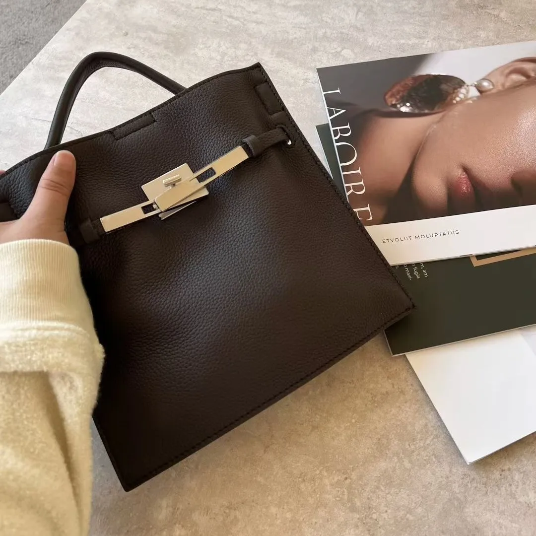 Niche Design New First-layer Cowhide Bucket Women's Versatile Niche Medieval Exquisite Hand Carry Messenger Tote Bag Casual
Niche Design New First-layer Cowhide Bucket Women's Versatile Niche Medieval Exquisite Hand Carry Messenger Tote Bag Casual