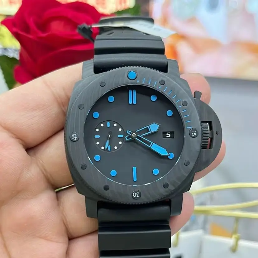 Customized watch, 47mm, sapphire glass mirror, custom integrated movement, rubber strap
Customized watch, 47mm, sapphire glass mirror, custom integrated movement, rubber strap