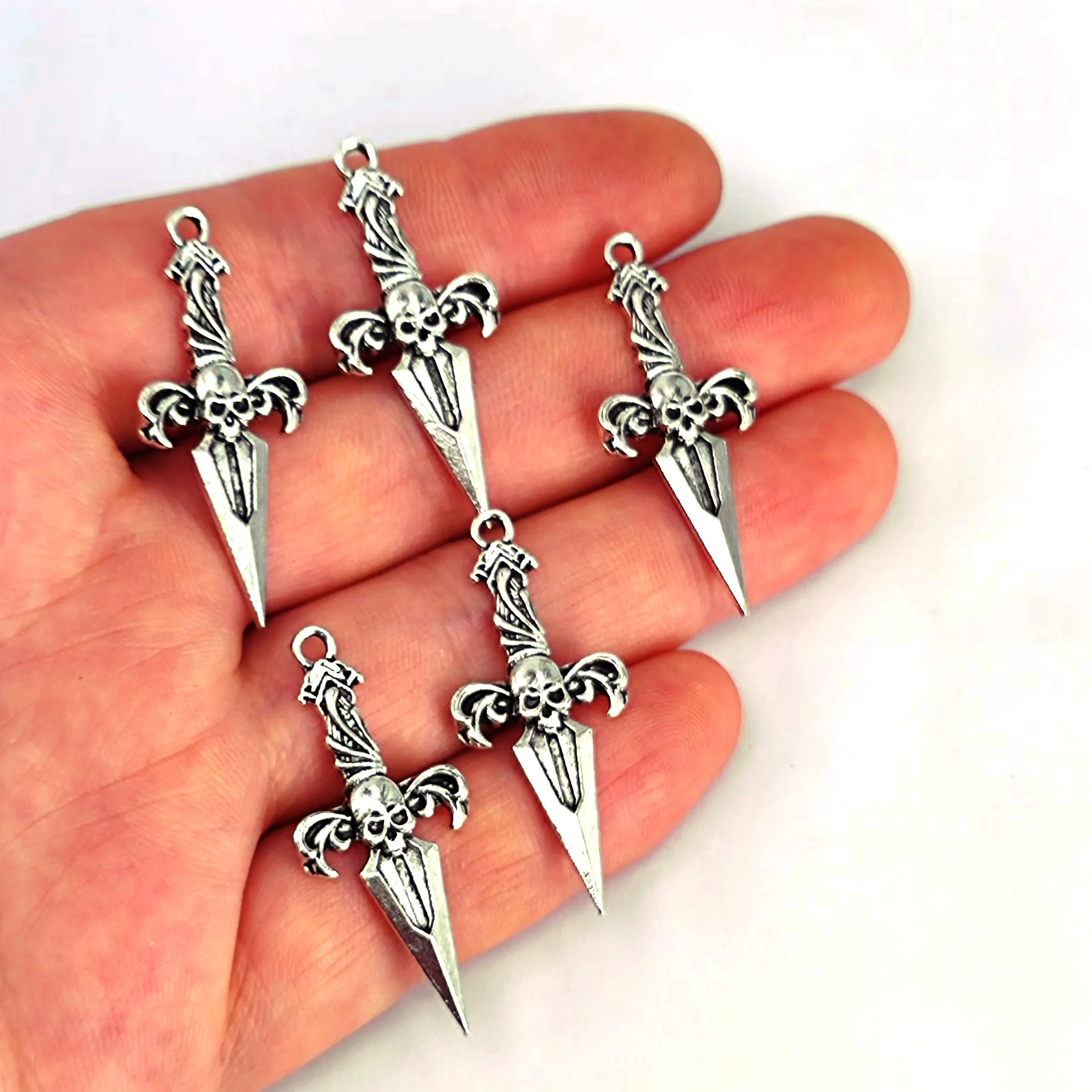 50pcs making jewelry findings new vintage skull dagger charm for DIY earring necklace
50pcs making jewelry findings new vintage skull dagger charm for DIY earring necklace
