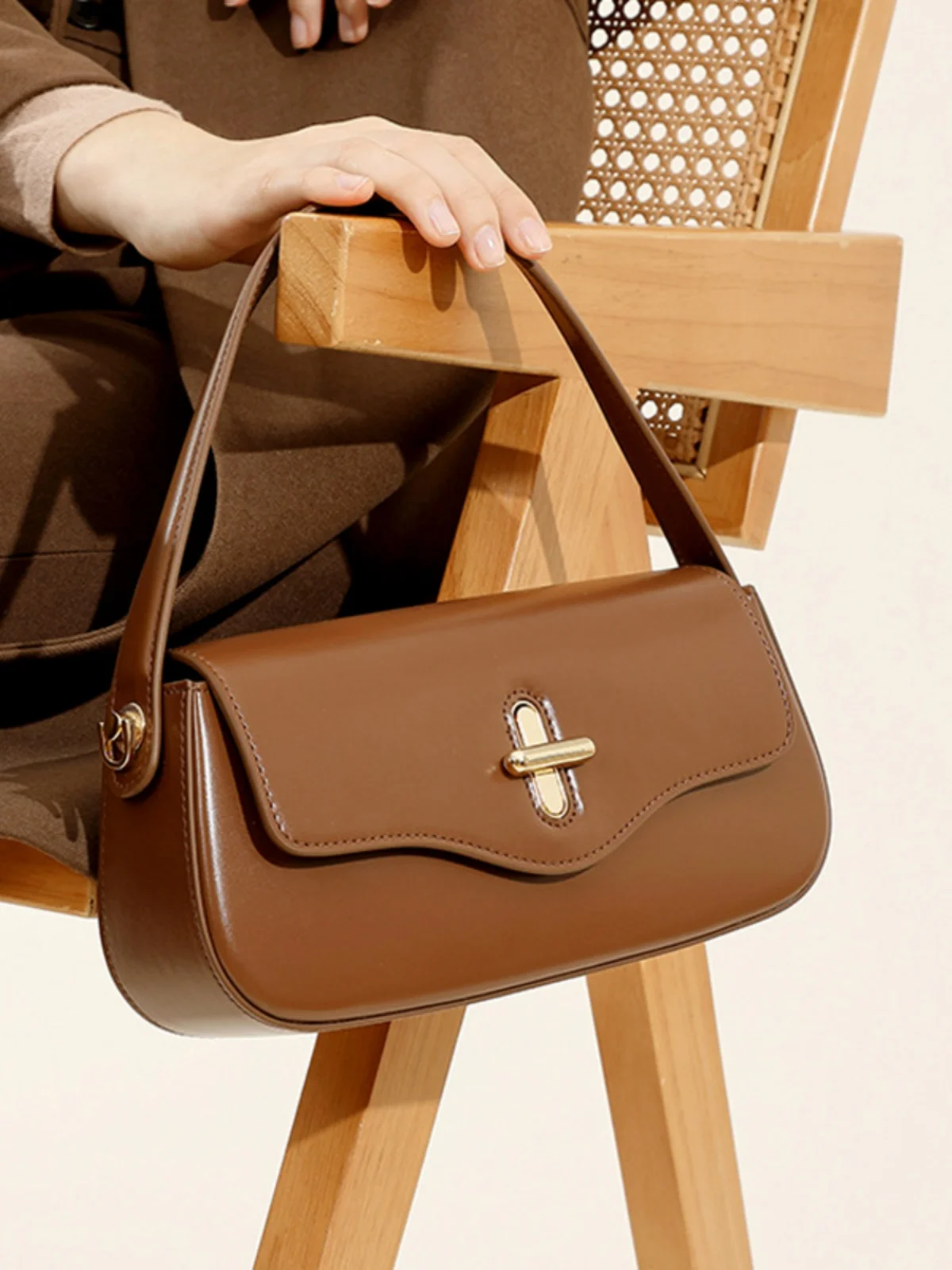 Genuine Leather Handbag Women's Underarm Bag 2025 New Fashion French Bread Bag Cowhide Single Shoulder Slant Cross Small Bag
Genuine Leather Handbag Women's Underarm Bag 2025 New Fashion French Bread Bag Cowhide Single Shoulder Slant Cross Small Bag