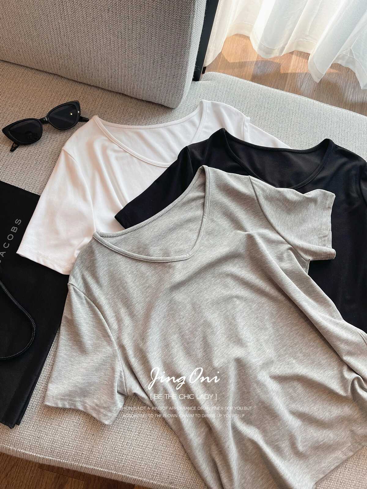 V Neck Tops T-shirt Y2k Woman Clothing 2024 Summer Korean Fashion Style Elegant Luxury Vintage Crop Basic Tees Short Sleeve Chic
V Neck Tops T-shirt Y2k Woman Clothing 2024 Summer Korean Fashion Style Elegant Luxury Vintage Crop Basic Tees Short Sleeve Chic