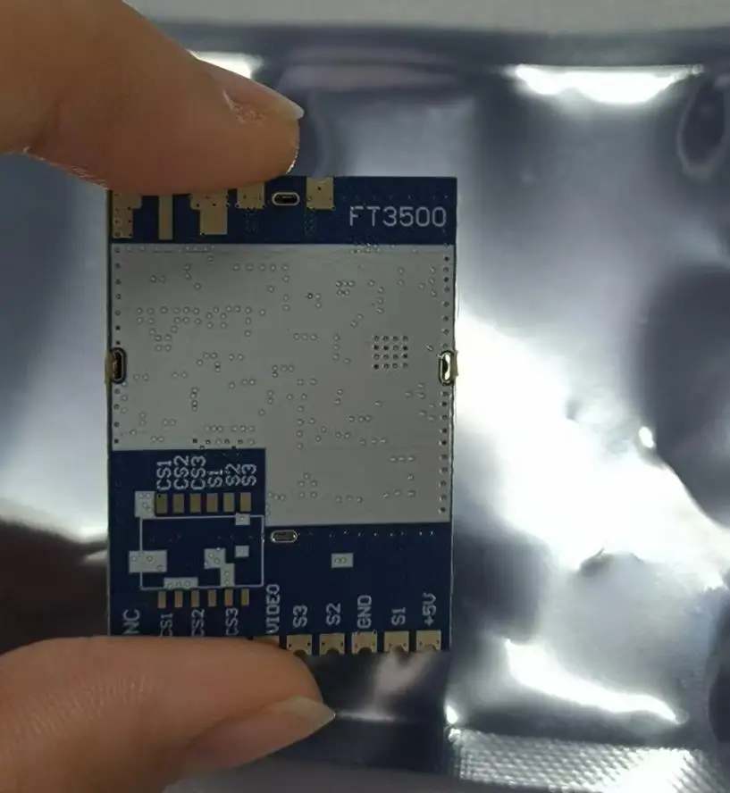 FT3500 3.3GHz VRX 64CH FPV Analog Wireless Video Receiver Module 3060MHz to 3500MHz 5V Power Supply For FPV Drone RC Cars
FT3500 3.3GHz VRX 64CH FPV Analog Wireless Video Receiver Module 3060MHz to 3500MHz 5V Power Supply For FPV Drone RC Cars