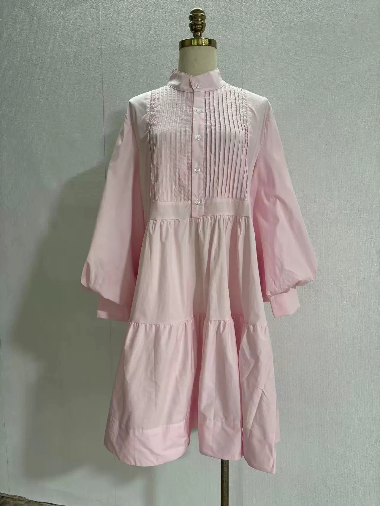 2025 Spring and Summer New Half-High Collar Lantern Sleeve Pleated Splicing Solid Color Loose Short Skirt Dress-GZXX145
2025 Spring and Summer New Half-High Collar Lantern Sleeve Pleated Splicing Solid Color Loose Short Skirt Dress-GZXX145