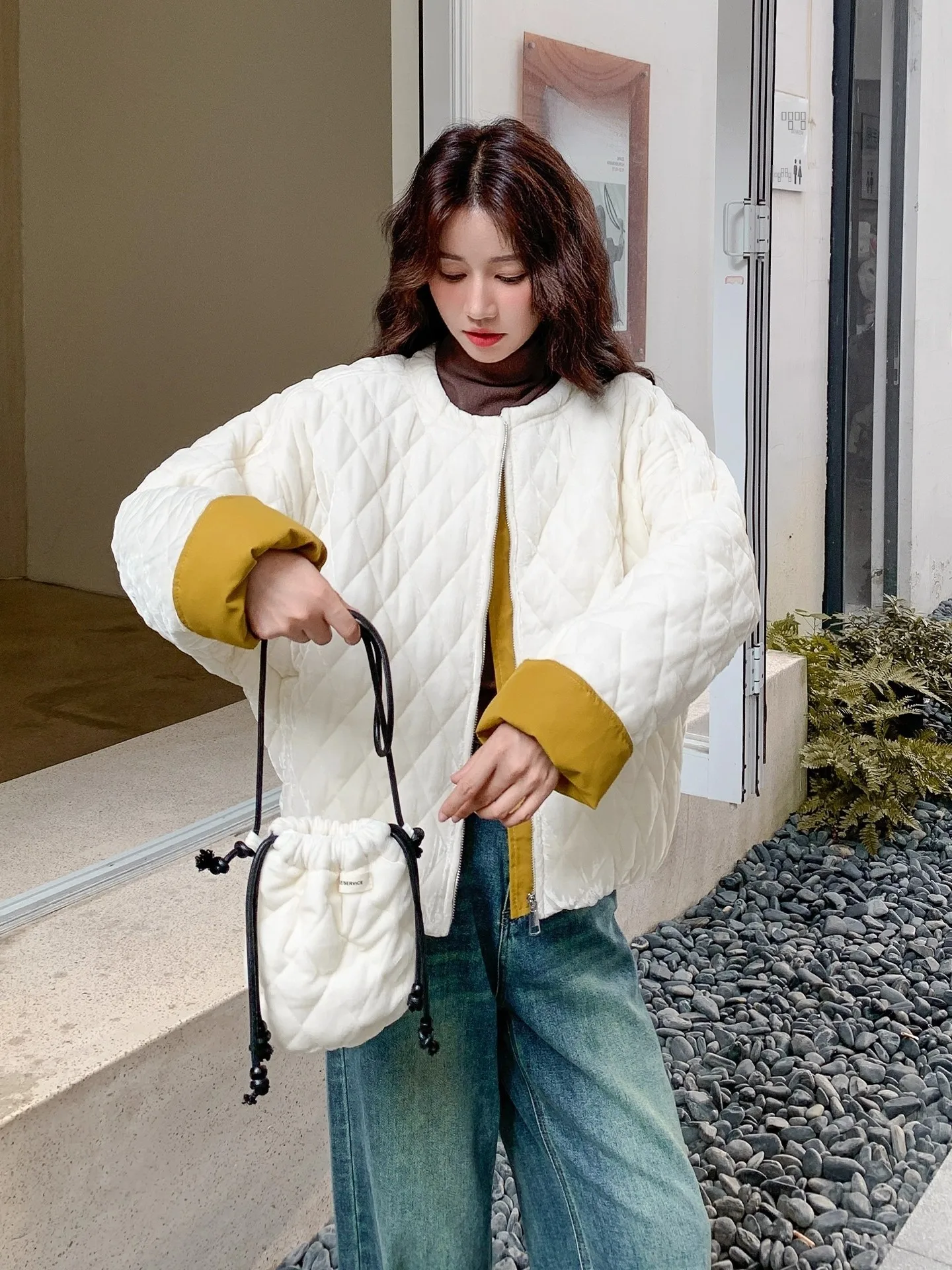 Корейская хлопковая куртка со сращенными цветами, женская осенне-зимняя дизайнерская утягивающая повседневная верхняя одежда, модная
Корейская хлопковая куртка со сращенными цветами, женская осенне-зимняя дизайнерская утягивающая повседневная верхняя одежда, модная