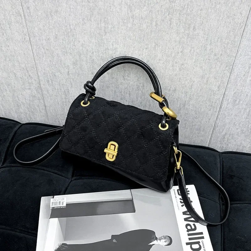 Luxury Women's Handbag With Elegant Leather Detailing, Popular Classic Construction Featuring Multiple Pockets Mom' Bag
Luxury Women's Handbag With Elegant Leather Detailing, Popular Classic Construction Featuring Multiple Pockets Mom' Bag