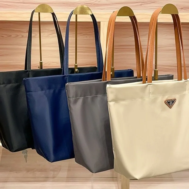 Sac Femme Sac en toile nouveau Commuter léger nylon tot Bag grande capacité portable sac à bandoulière unique ordinateur
Sac Femme Sac en toile nouveau Commuter léger nylon tot Bag grande capacité portable sac à bandoulière unique ordinateur