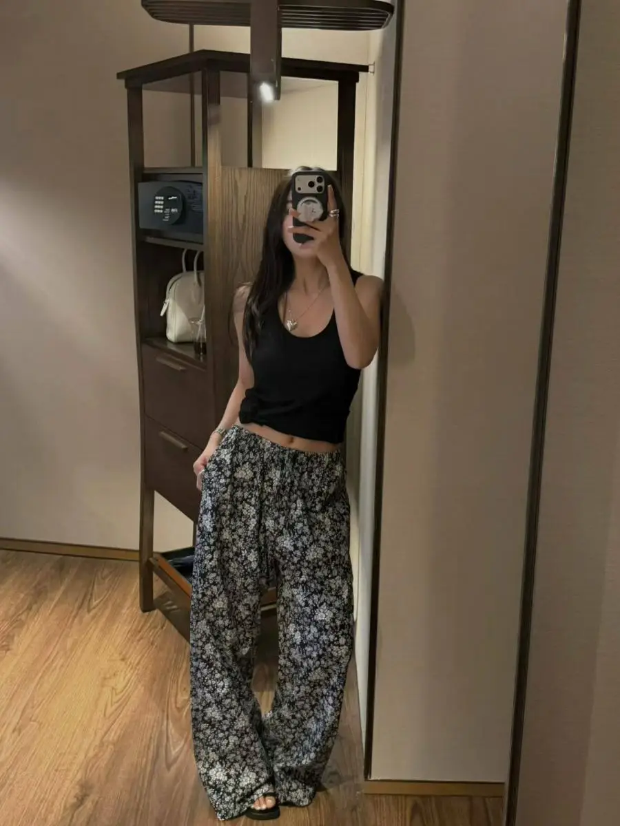 High Waist Floral Wide Leg Pants Women's Loose Casual Style Drapey Loose Fit Long Trousers Comfortable Breathable Polyester
High Waist Floral Wide Leg Pants Women's Loose Casual Style Drapey Loose Fit Long Trousers Comfortable Breathable Polyester