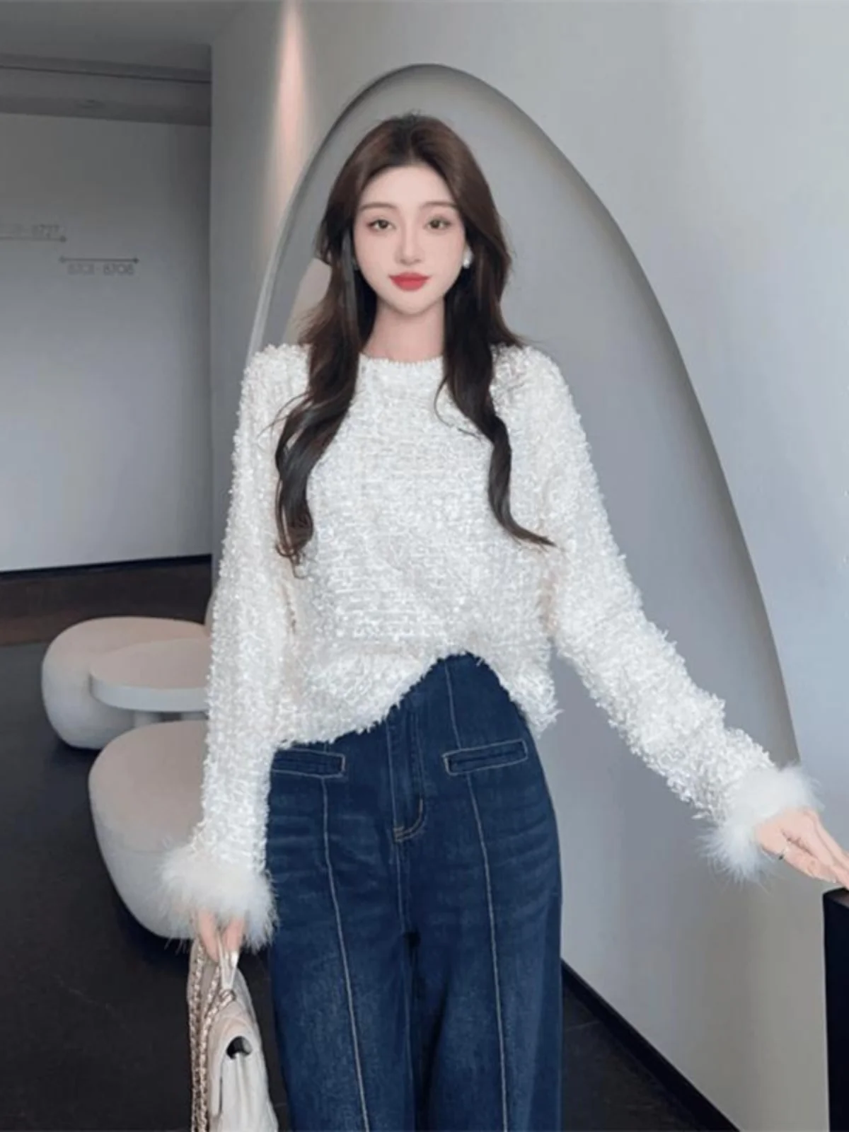 Heavyweight Shiny Sequin Sleeve Feather Knitted Long Sleeve Top Women's Autumn New Style White Short Knitted Sweater
Heavyweight Shiny Sequin Sleeve Feather Knitted Long Sleeve Top Women's Autumn New Style White Short Knitted Sweater