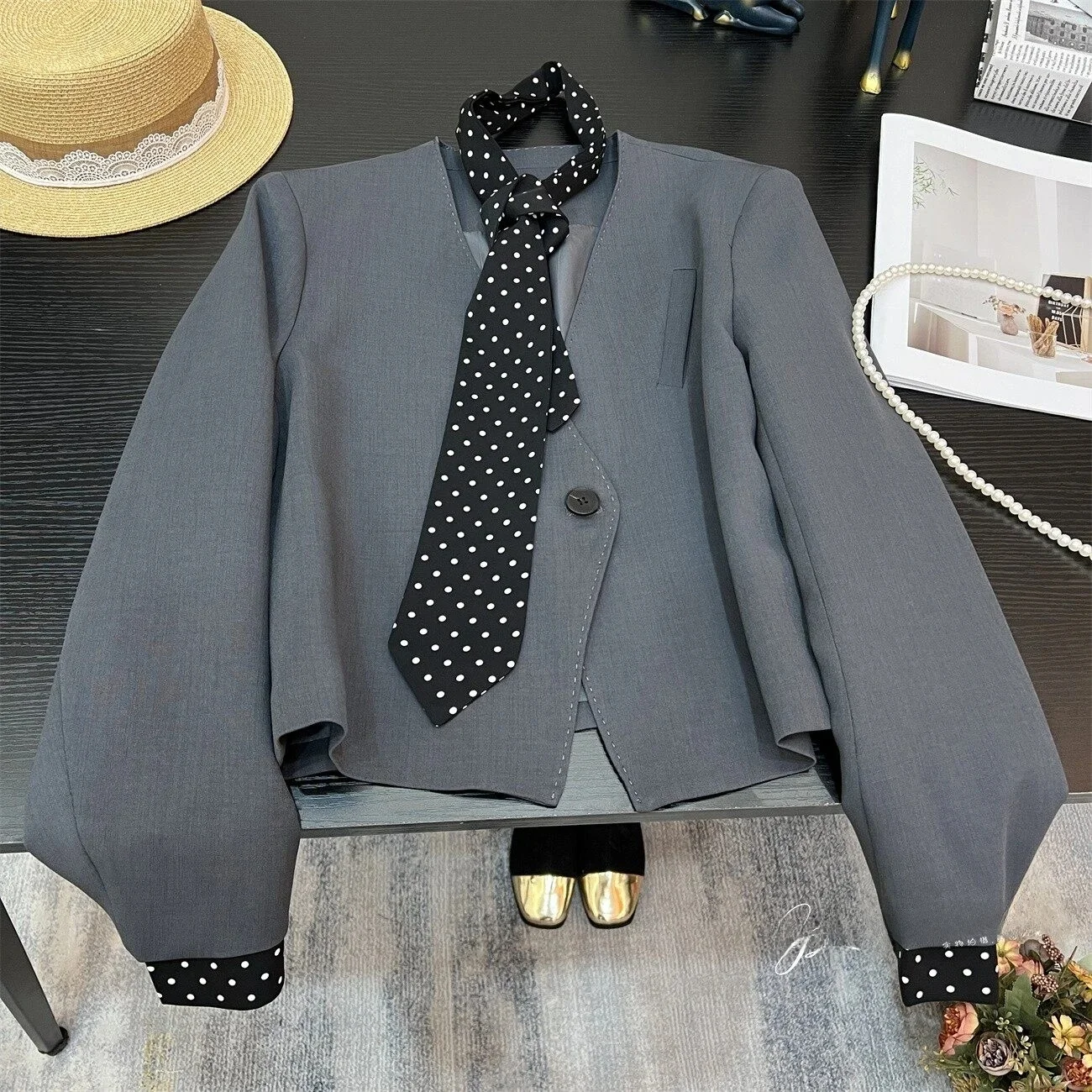 Elegant Polka Dot Sash V-Neck Color Block Thin Suit Jacket Women's Fashion Spring 2026 Polyester Fiber Short Outerwear
Elegant Polka Dot Sash V-Neck Color Block Thin Suit Jacket Women's Fashion Spring 2026 Polyester Fiber Short Outerwear