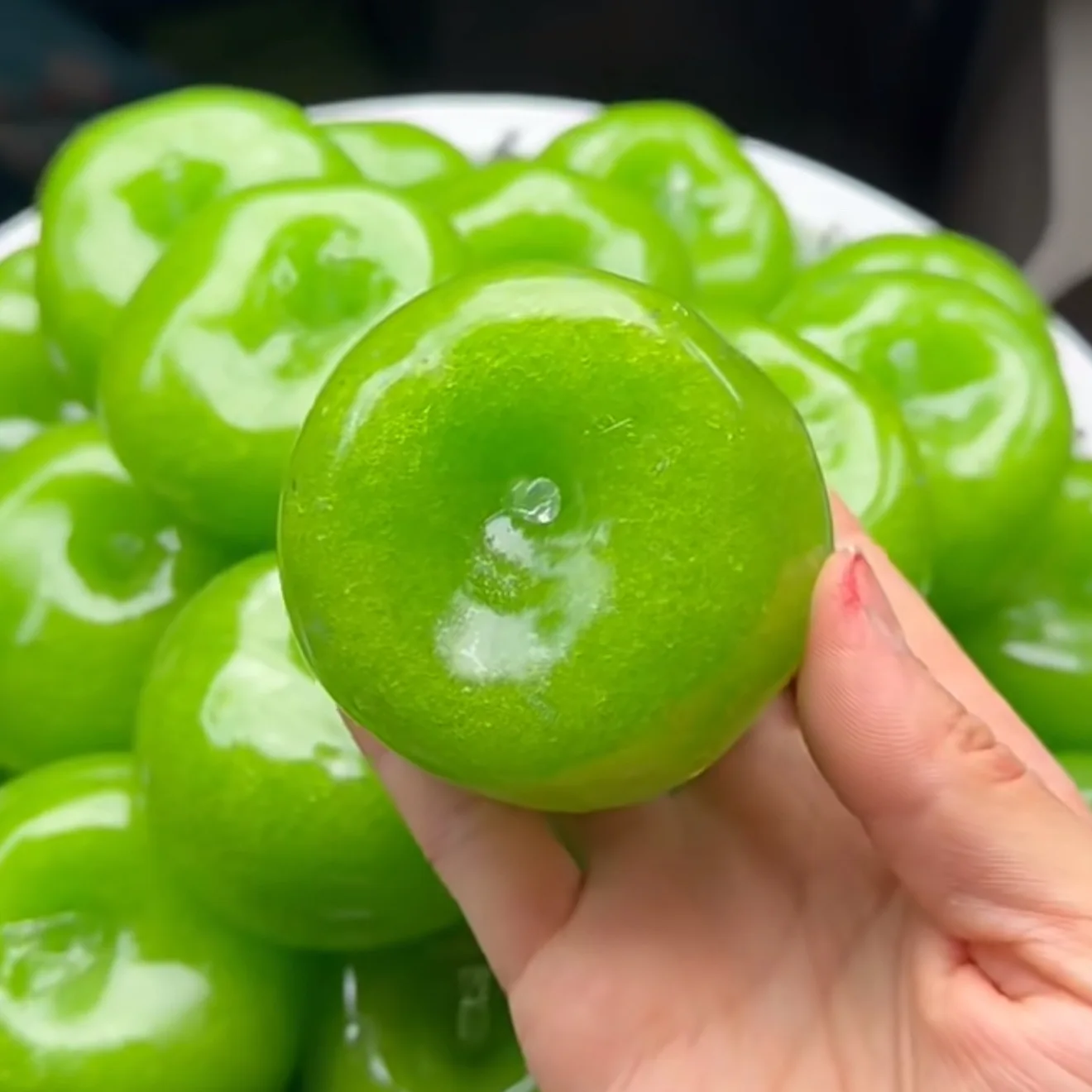 Green Apple Sand Ice Pinching Musicians Make Balls, Press a Pit, Rusty Sound Very Relaxing
Green Apple Sand Ice Pinching Musicians Make Balls, Press a Pit, Rusty Sound Very Relaxing