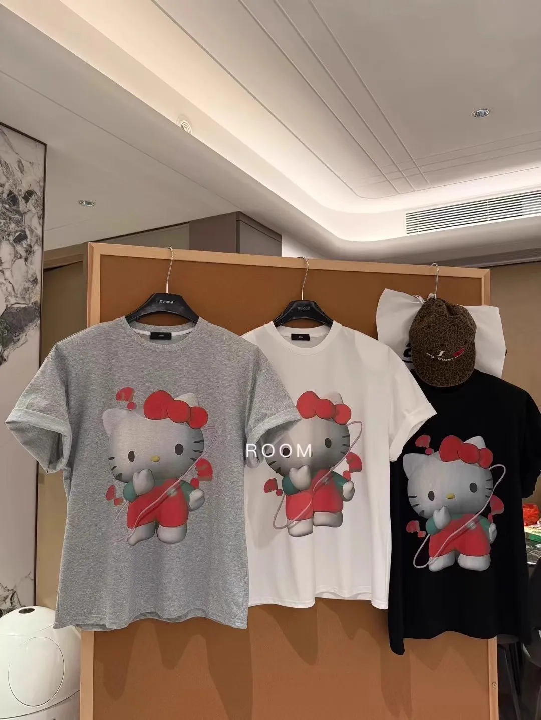 Large Size oulder Pad ort Sve T-irt Women's Loose Fit Cartoon Print Top Korean Sle Commute Faion Summer Swea...
Large Size oulder Pad ort Sve T-irt Women's Loose Fit Cartoon Print Top Korean Sle Commute Faion Summer Swea...