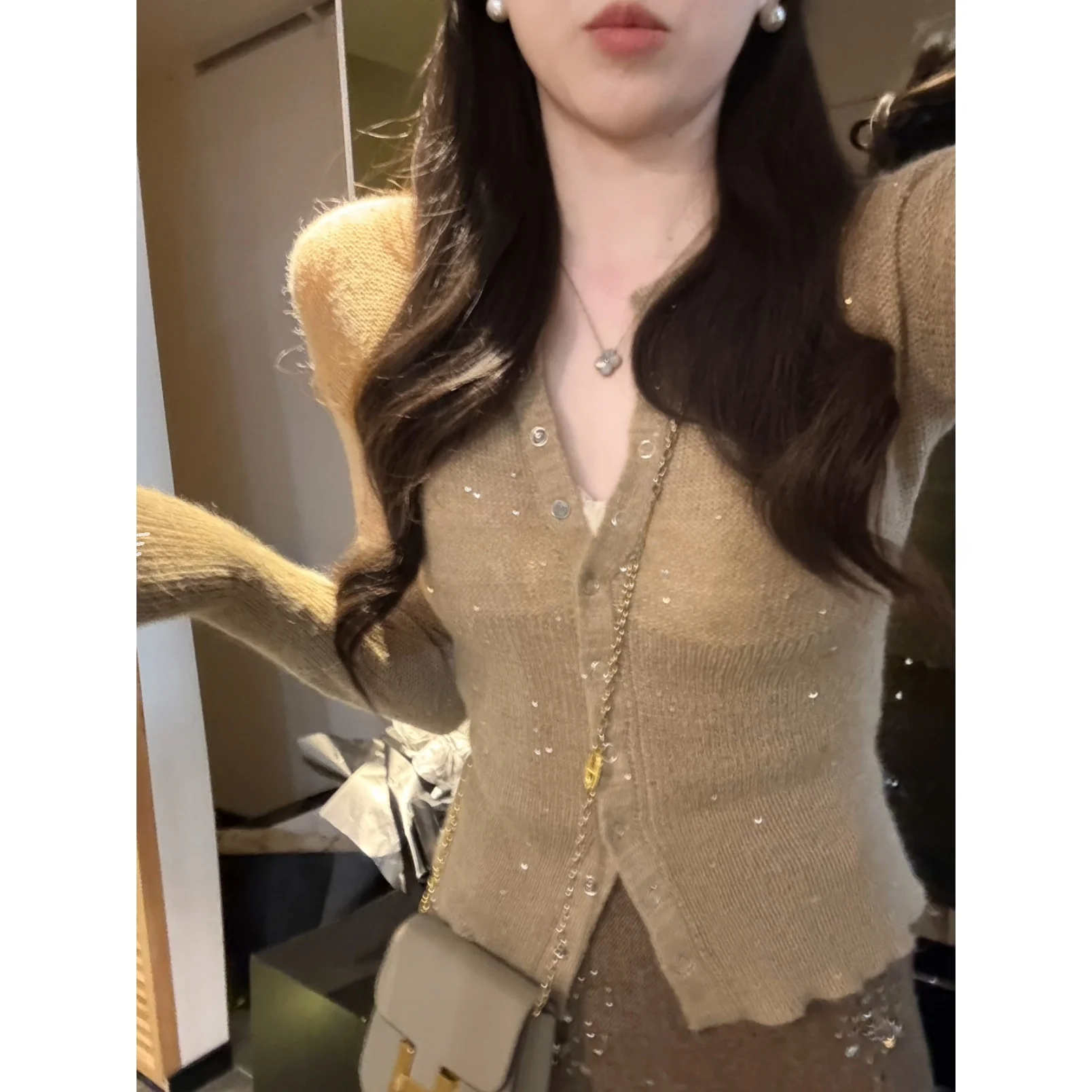 Женский вязаный кардиган Anli Soft Sle свободного кроя, повседневный, универсальный, стройнящий, осенне-зимний, новая модная корейская серия, длинный рукав...
Женский вязаный кардиган Anli Soft Sle свободного кроя, повседневный, универсальный, стройнящий, осенне-зимний, новая модная корейская серия, длинный рукав...