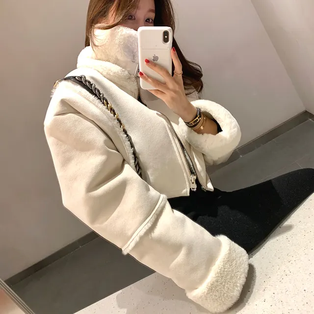 Женская куртка из овечьей замши с пэчворком, в стиле ретро, с кожаными и меховыми вставками, свободного кроя, осенне-зимняя, с высоким воротником, утепленная, в мотоциклетном стиле
Женская куртка из овечьей замши с пэчворком, в стиле ретро, с кожаными и меховыми вставками, свободного кроя, осенне-зимняя, с высоким воротником, утепленная, в мотоциклетном стиле