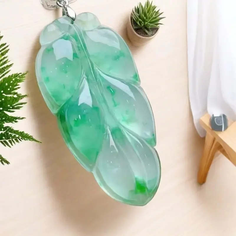 Jadeite ice species floating green gold branches and jade leaves pendant, hydrated and transparent, fine and transparent carving
Jadeite ice species floating green gold branches and jade leaves pendant, hydrated and transparent, fine and transparent carving