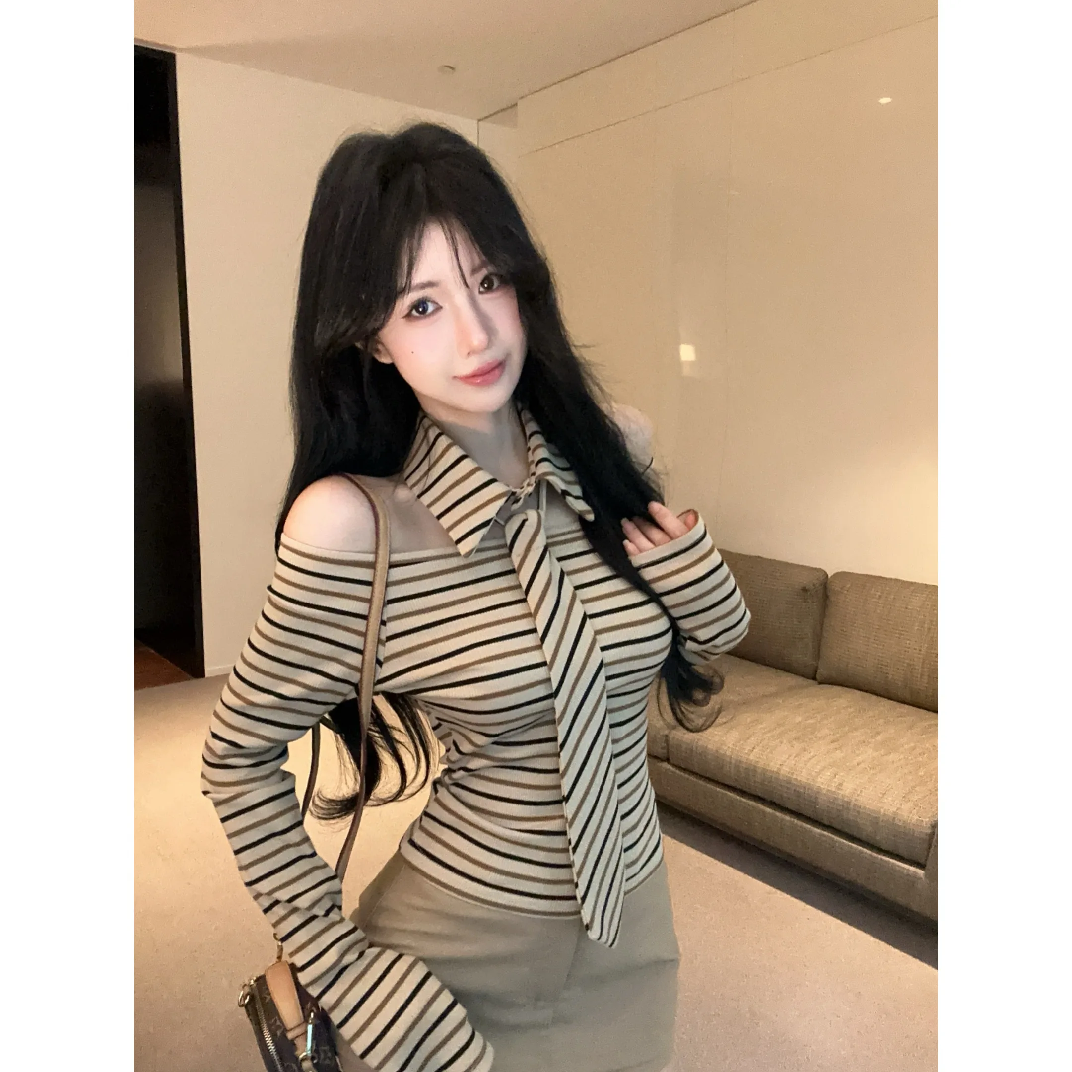 Pure Desire Сексуальная полосатая футболка с длинными рукавами на одно плечо, женская весенне-осенняя новинка, маленький дизайн с галстуком irt
Pure Desire Сексуальная полосатая футболка с длинными рукавами на одно плечо, женская весенне-осенняя новинка, маленький дизайн с галстуком irt