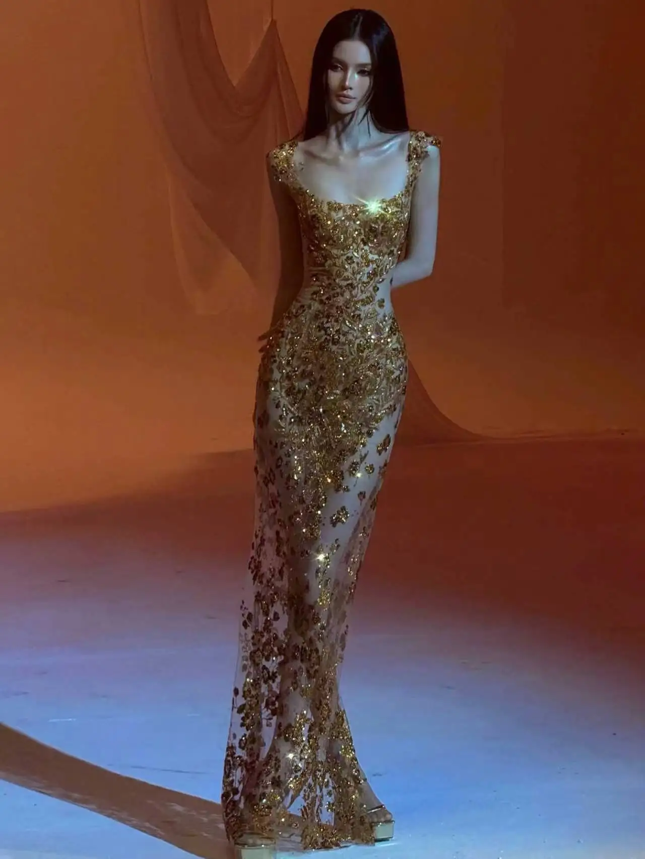 Women's Sexy Sleeveless Embroidery Mesh Transparent Gold Dress for Party Bar Nightclub Stage Performance 2026 New Costume
Women's Sexy Sleeveless Embroidery Mesh Transparent Gold Dress for Party Bar Nightclub Stage Performance 2026 New Costume