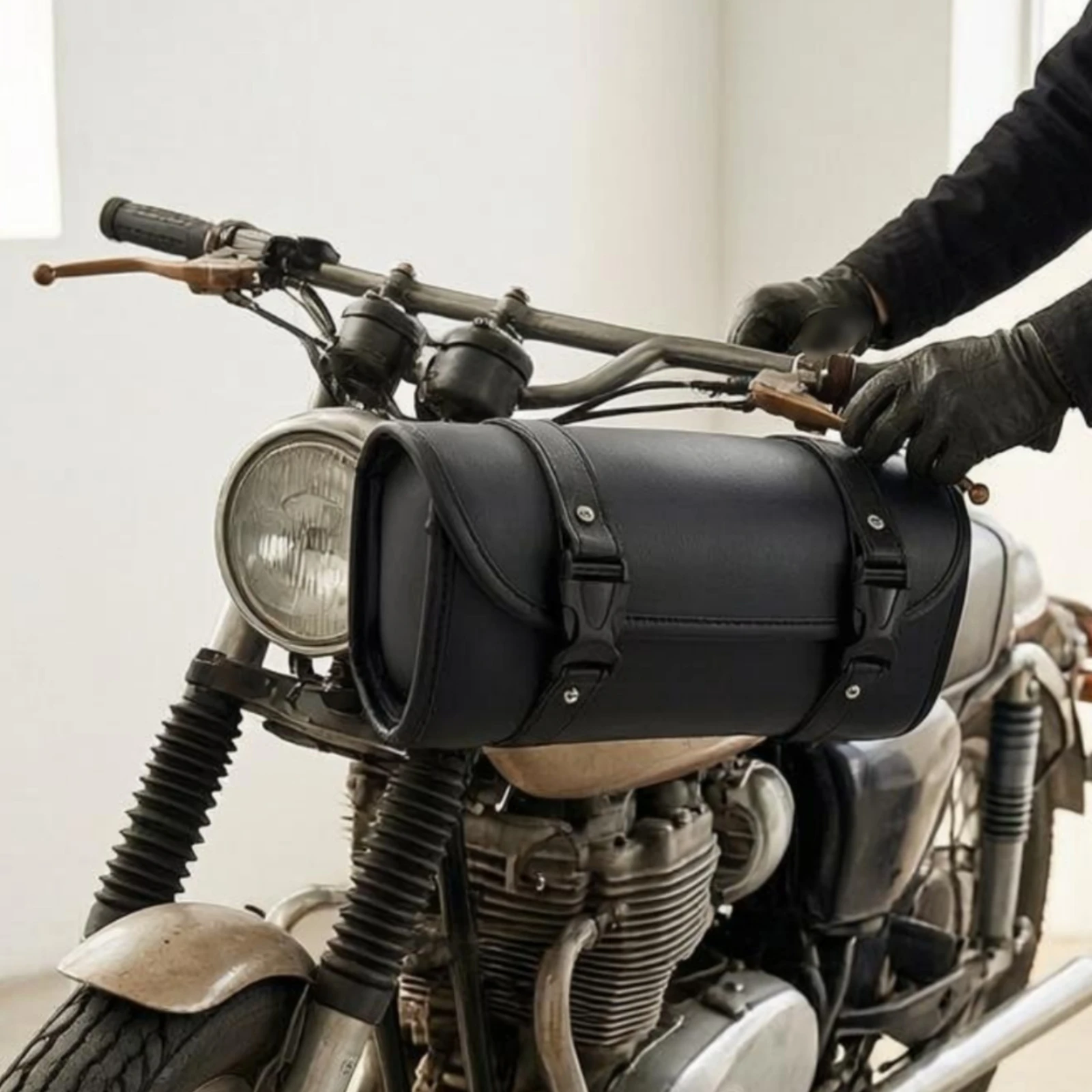 Motorcycle Hanging Bag Waterproof Roll-Top Motorcycle Bag Buckle Straps Easy to Install
Motorcycle Hanging Bag Waterproof Roll-Top Motorcycle Bag Buckle Straps Easy to Install