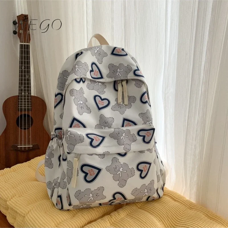 Новый милый рюкзак с принтом, японский корейский школьный рюкзак Love Bear, школьная сумка для младших классов, новая школьная сумка на молнии с героями мультфильмов для девочек
Новый милый рюкзак с принтом, японский корейский школьный рюкзак Love Bear, школьная сумка для младших классов, новая школьная сумка на молнии с героями мультфильмов для девочек