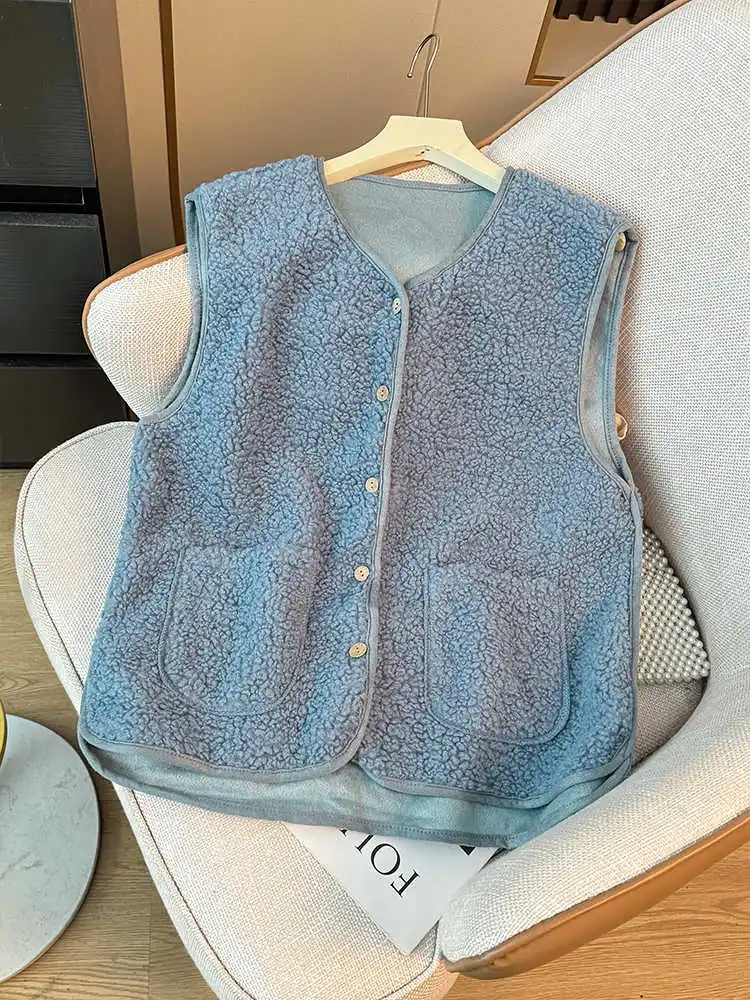 Blue Vintage Lamb's Wool Vest Women Autumn Fashion Single Breasted Sleeveless Tops Simple All-matched Waistcoat Female
Blue Vintage Lamb's Wool Vest Women Autumn Fashion Single Breasted Sleeveless Tops Simple All-matched Waistcoat Female