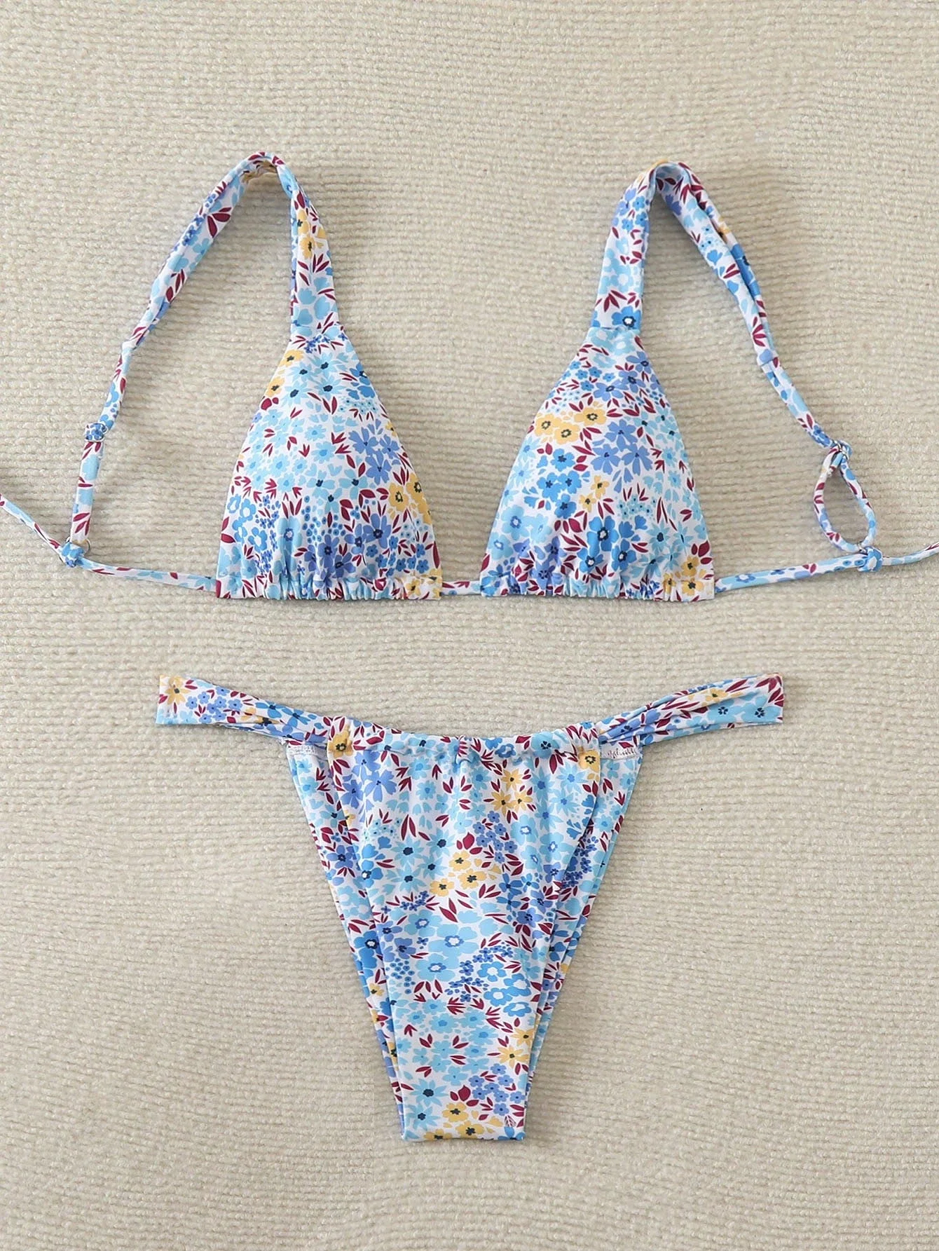 new European and American sexy printed split swimsuit lace-up halterneck triangle bikini female floral babes
new European and American sexy printed split swimsuit lace-up halterneck triangle bikini female floral babes