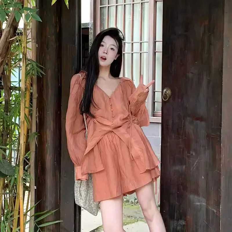Chinese Style Thin Long Sleeve Shirt High Waist Shorts Two Piece Summer Women Outfit
Chinese Style Thin Long Sleeve Shirt High Waist Shorts Two Piece Summer Women Outfit