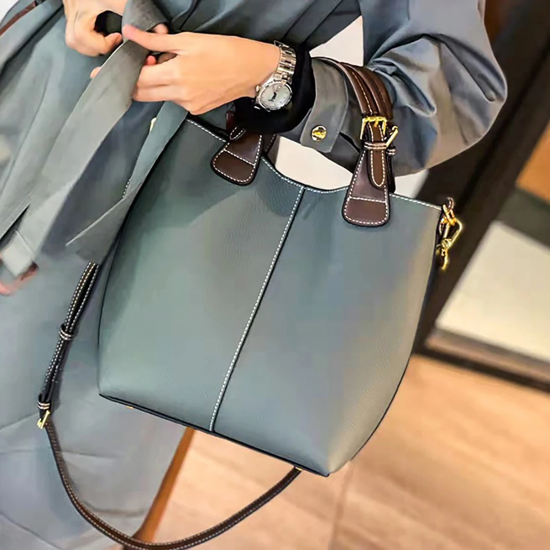2024 New Women Handbags Famous Brand Shoulder Bags Shopping and Travel Bags Large Capacity Female's Bags Made of Leather
2024 New Women Handbags Famous Brand Shoulder Bags Shopping and Travel Bags Large Capacity Female's Bags Made of Leather