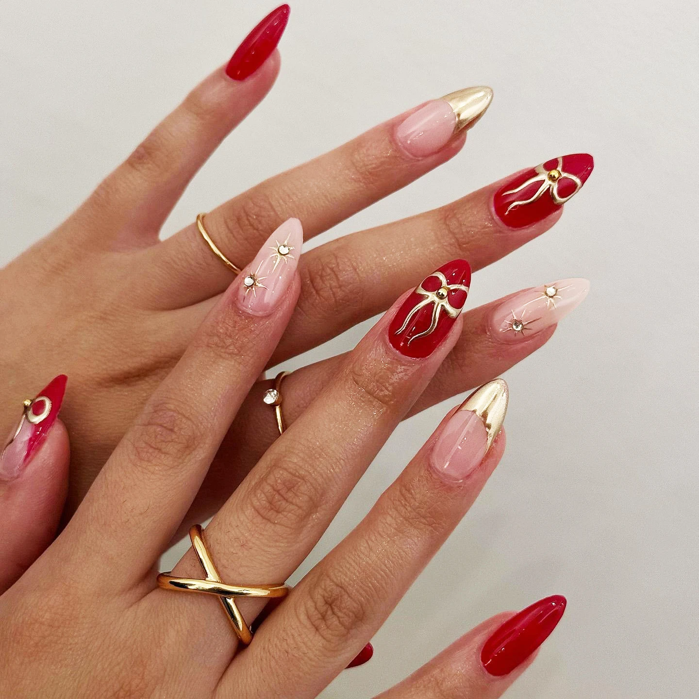 Hot selling wearable nail chips, golden bow French nail chips, finished fake nail chips, nail art
Hot selling wearable nail chips, golden bow French nail chips, finished fake nail chips, nail art
