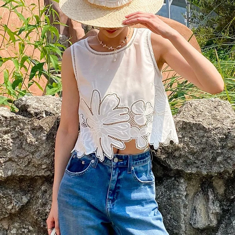French Hollow Embroidery O-Neck Tops For Women Short White Tops Sleeveless Vest Tops Summer Bohemian Holiday Beach Vest
French Hollow Embroidery O-Neck Tops For Women Short White Tops Sleeveless Vest Tops Summer Bohemian Holiday Beach Vest