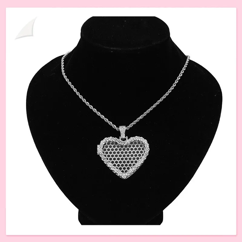 Hip Hop Full Diamond Love Photo Box Pendant Necklace Copper Inlaid Zircon Twist Chain
Hip Hop Full Diamond Love Photo Box Pendant Necklace Copper Inlaid Zircon Twist Chain