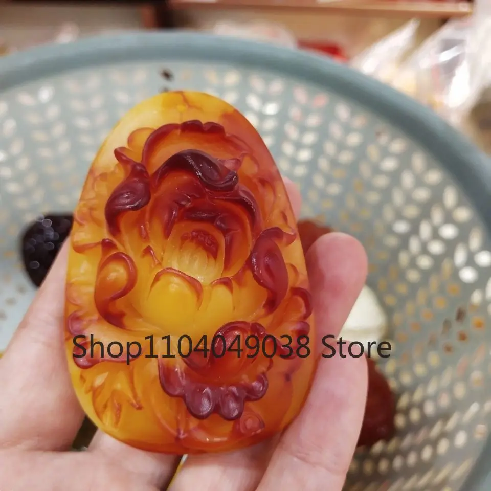 Old Beeswax Vintage Ethnic Style Hand Carved Frosted Flowers Amber Resin Pendant Necklace Men Women Choker Beads Jewelry Gift
Old Beeswax Vintage Ethnic Style Hand Carved Frosted Flowers Amber Resin Pendant Necklace Men Women Choker Beads Jewelry Gift