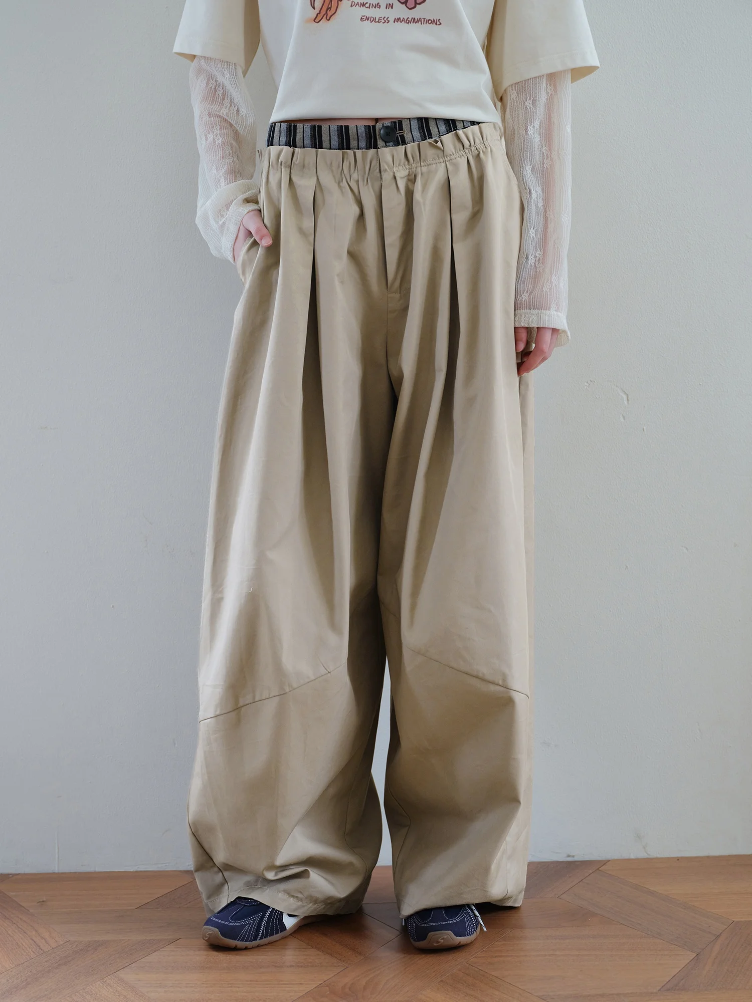 Amweird Casual Cotton Wide Leg Pants Pleated Loose Fit Splice Casual Long Trousers for Women Spring Season
Amweird Casual Cotton Wide Leg Pants Pleated Loose Fit Splice Casual Long Trousers for Women Spring Season