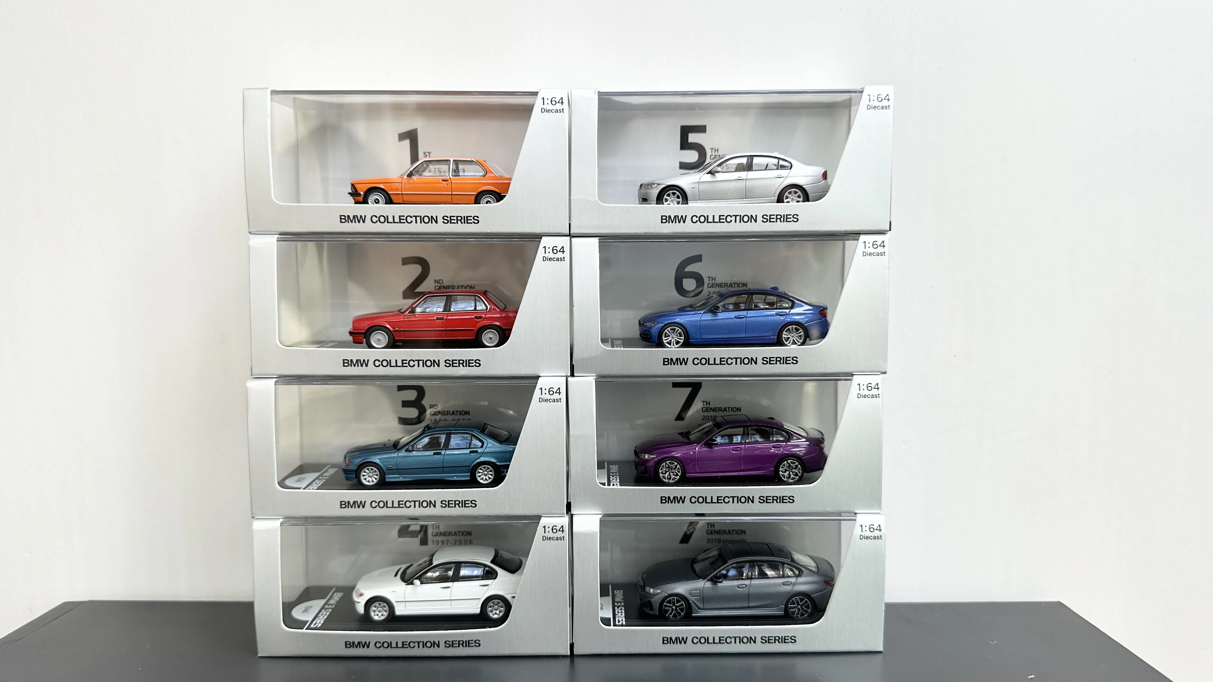 1:64 Original, BMW 3 Series 50th Anniversary Kit AR BOX Simulation Alloy Car Model
1:64 Original, BMW 3 Series 50th Anniversary Kit AR BOX Simulation Alloy Car Model