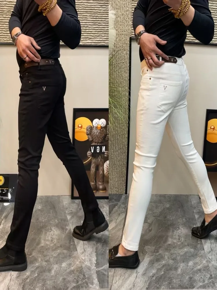 Мужские джинсы прямого кроя Slim Fit с кожаными вставками и пэчворком, модные городские, со средней посадкой, на молнии, для повседневной носки, коллекция Осень 2025
Мужские джинсы прямого кроя Slim Fit с кожаными вставками и пэчворком, модные городские, со средней посадкой, на молнии, для повседневной носки, коллекция Осень 2025