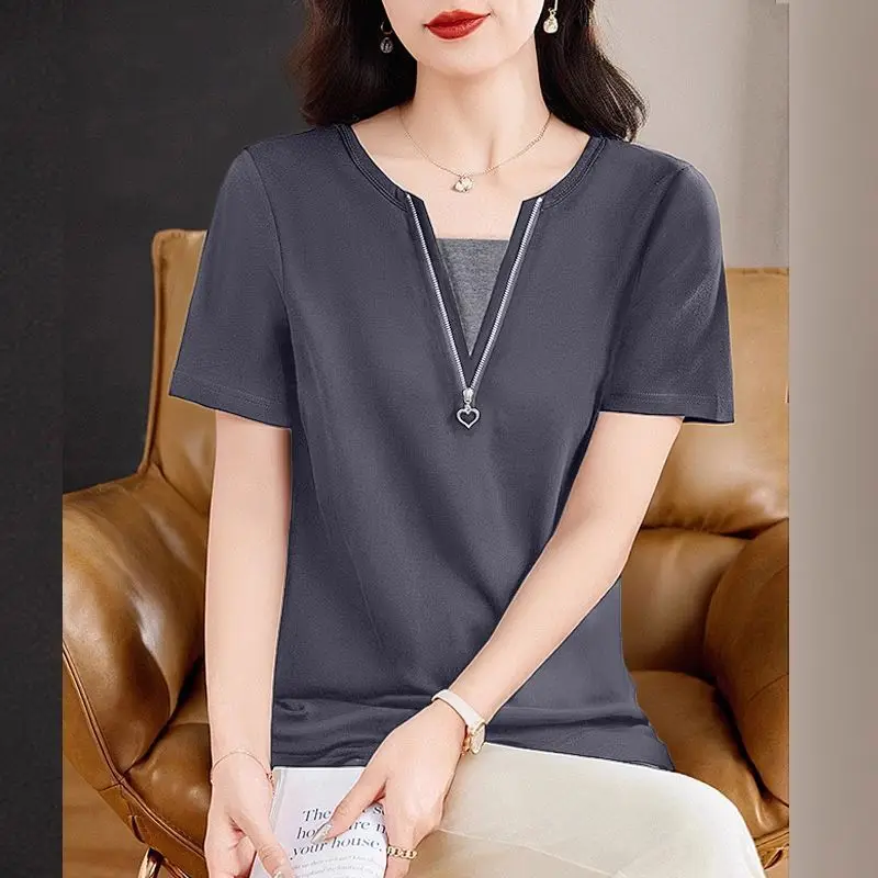 Fake Two-piece Short-sleeved T-shirt for Women's Summer New Style Middle Aged Large Size Loose and Slimming Top
Fake Two-piece Short-sleeved T-shirt for Women's Summer New Style Middle Aged Large Size Loose and Slimming Top