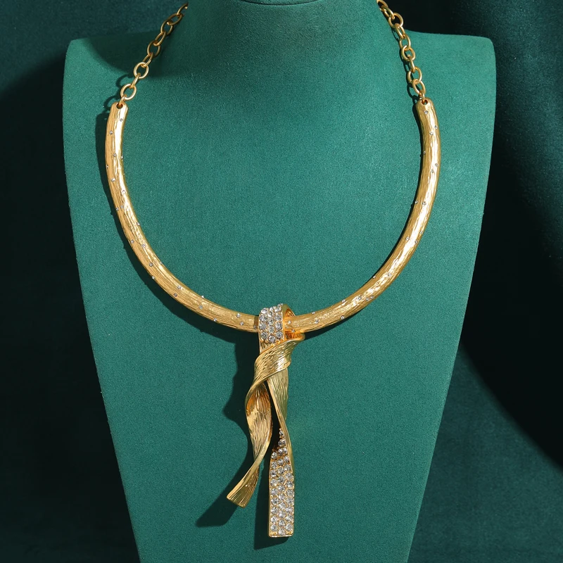 Luxury Gold Color Collar Necklace Ribbon Pendent Rhinestone Knot Woman Jewelry Antique Wedding Accessories Gift For Bridesmaid
Luxury Gold Color Collar Necklace Ribbon Pendent Rhinestone Knot Woman Jewelry Antique Wedding Accessories Gift For Bridesmaid