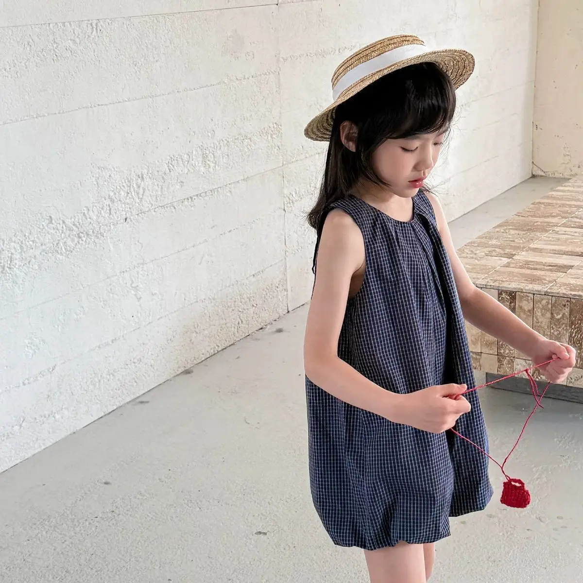 Summer children's jumpsuit fashionable new style boys and girls sleeveless jumpsuit suspender shorts
Summer children's jumpsuit fashionable new style boys and girls sleeveless jumpsuit suspender shorts