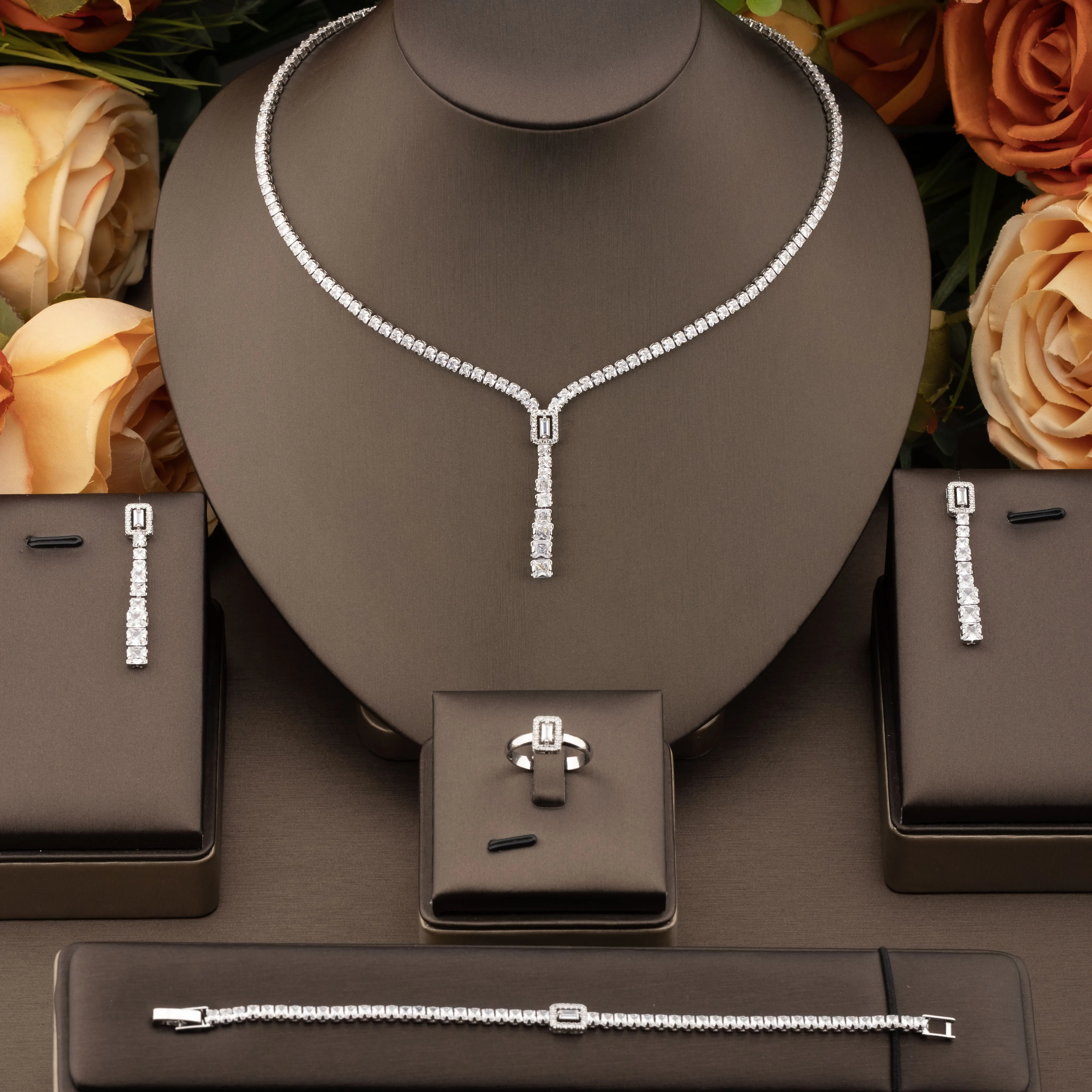 1 Set of Luxurious and Elegant Jewelry Set with Sparkling Cubic Zirconia and V-Neck Rectangular Design, Suitable for Women to Wear at Weddings and Banquets. Gift Box Not Included
1 Set of Luxurious and Elegant Jewelry Set with Sparkling Cubic Zirconia and V-Neck Rectangular Design, Suitable for Women to Wear at Weddings and Banquets. Gift Box Not Included