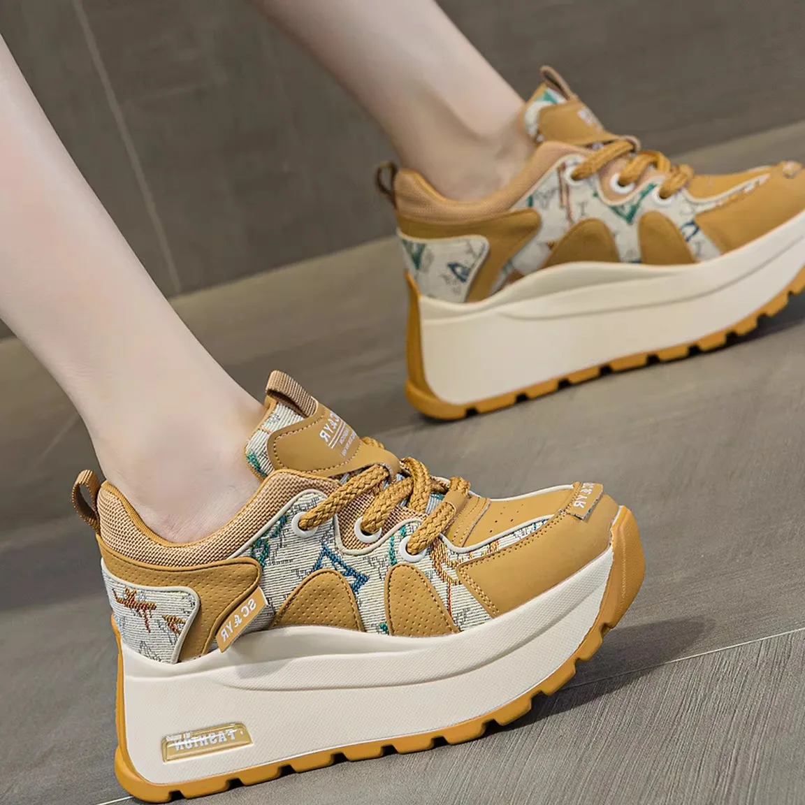 Trendy Thick Bottom Women's Casual Shoes Genuine Leather Outdoor Leisure Footwear round Toe Lightweight Warmth Spring Autumn ...
Trendy Thick Bottom Women's Casual Shoes Genuine Leather Outdoor Leisure Footwear round Toe Lightweight Warmth Spring Autumn ...