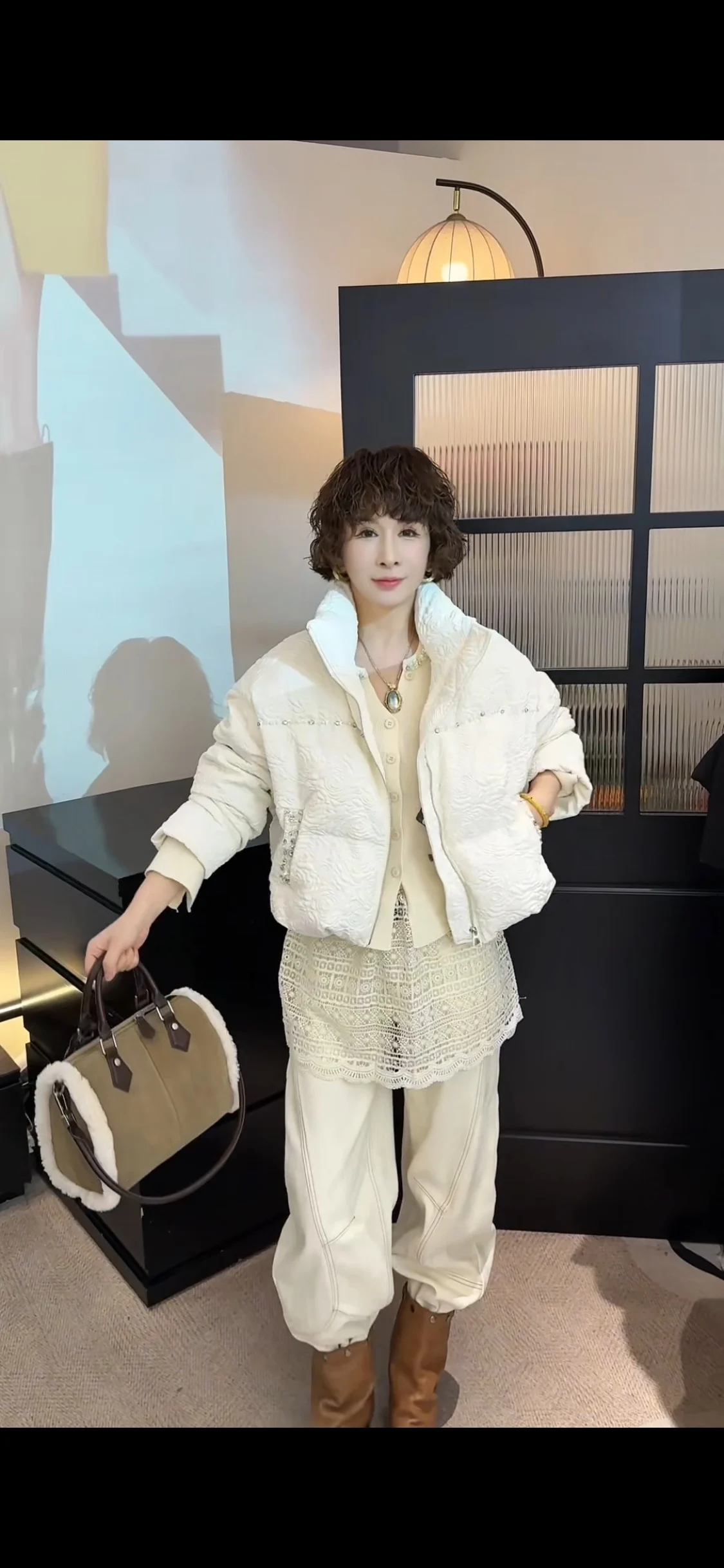 Зимняя утепленная повседневная свободная однотонная универсальная верхняя одежда, модный дизайн, женская куртка 2025 года, новинка, европейские товары
Зимняя утепленная повседневная свободная однотонная универсальная верхняя одежда, модный дизайн, женская куртка 2025 года, новинка, европейские товары