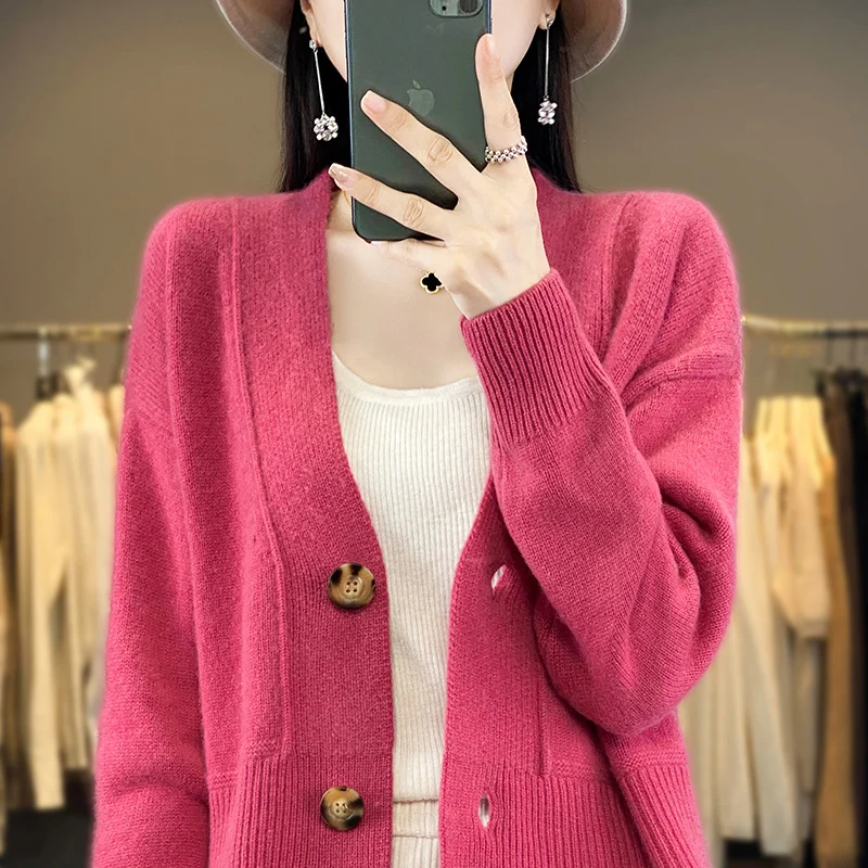 New autumn and winter 100% merino sweater women's V-neck cardigan knitted pullover casual solid color fashion loose coat
New autumn and winter 100% merino sweater women's V-neck cardigan knitted pullover casual solid color fashion loose coat