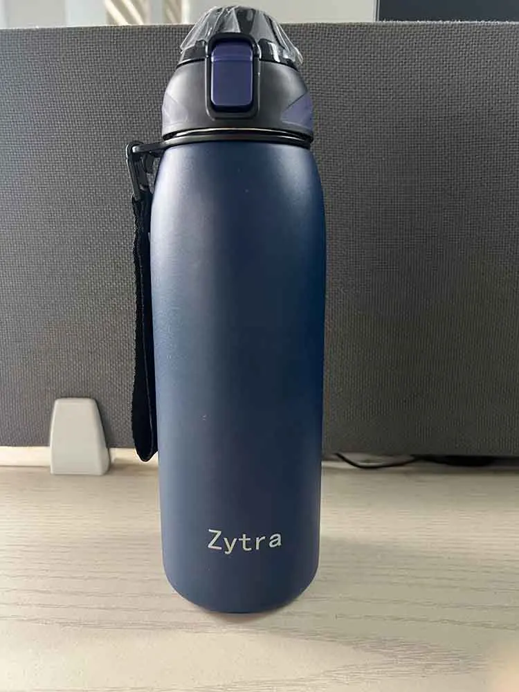 Бутылка для воды Zytra, вакуумная спортивная бутылка для теплых и холодных напитков, термос из нержавеющей стали
Бутылка для воды Zytra, вакуумная спортивная бутылка для теплых и холодных напитков, термос из нержавеющей стали