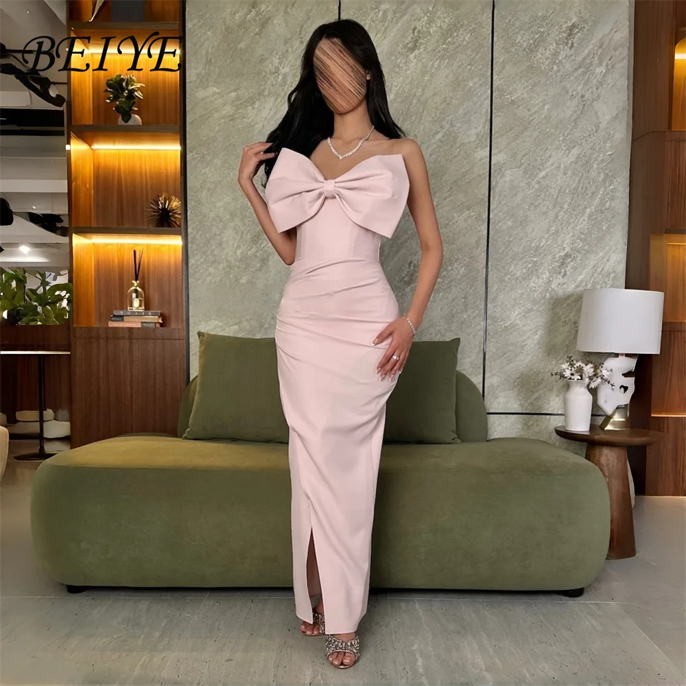 BEIYE Simple Pink Bow Sheath Evening Dress Strapless Slit Sleeveless Prom Dress Party Gown Customized فساتين سهرات
BEIYE Simple Pink Bow Sheath Evening Dress Strapless Slit Sleeveless Prom Dress Party Gown Customized فساتين سهرات