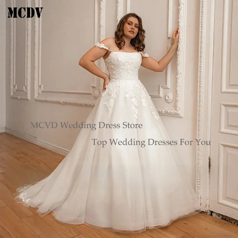 MCDV Ivory Plus Size Wedding Dress Off The Shoulder Boat Neck A Line Glitter Tulle Bridal Gown with Applique Sweep Train Elegant
MCDV Ivory Plus Size Wedding Dress Off The Shoulder Boat Neck A Line Glitter Tulle Bridal Gown with Applique Sweep Train Elegant