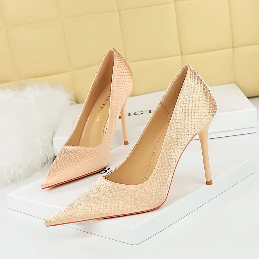 Korean Fashion Banquet Slim Super High Heels Fish Scale Pattern Satin Shallow Mouth Pointed Toe Single Wedding Shoes Women Pumps
Korean Fashion Banquet Slim Super High Heels Fish Scale Pattern Satin Shallow Mouth Pointed Toe Single Wedding Shoes Women Pumps