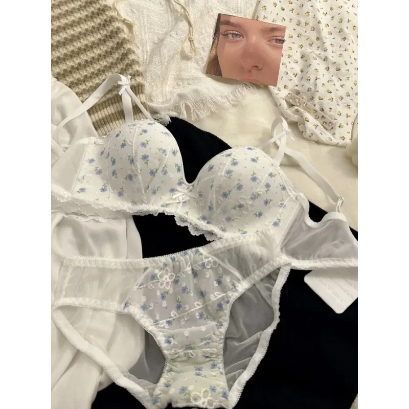 MOYISU сексуальный бюстгальтер без косточек с цветочным принтом для маленькой груди, беспроводной бюстгальтер пуш-ап, антипровисание, регулируемое комфортное нижнее белье, нижнее белье для девочек-подростков
MOYISU сексуальный бюстгальтер без косточек с цветочным принтом для маленькой груди, беспроводной бюстгальтер пуш-ап, антипровисание, регулируемое комфортное нижнее белье, нижнее белье для девочек-подростков