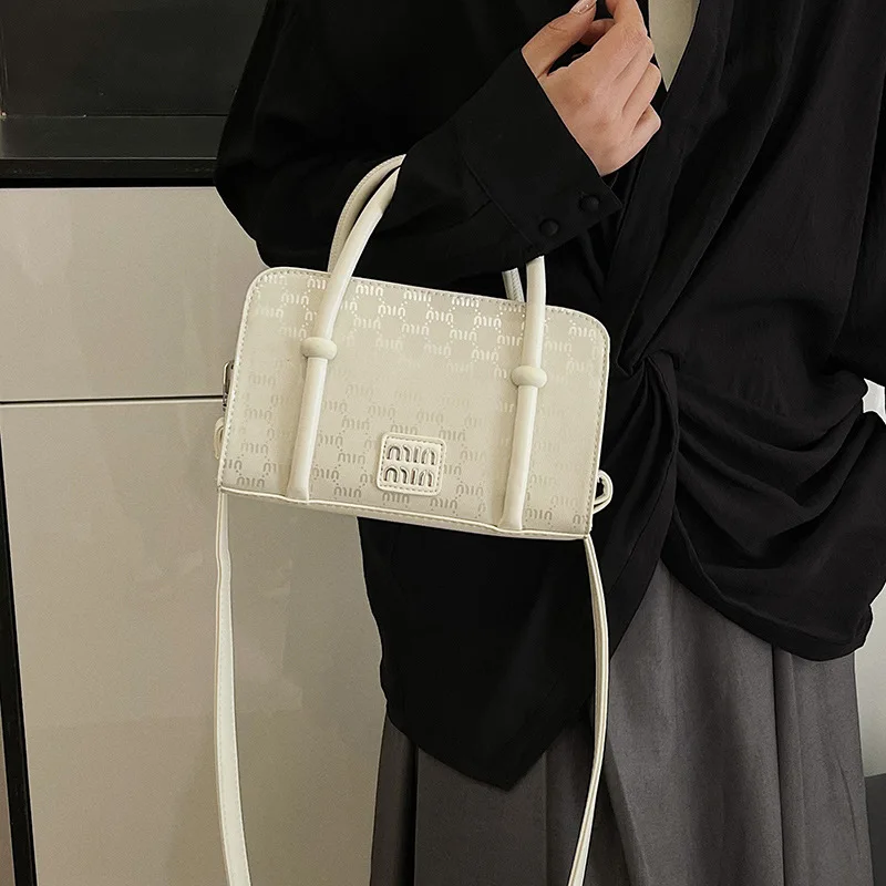 New Letter Style Small Square Bag for Women, Niche, High-end, Fashionable, Shoulder Bag Design, Trendy, Hand-held, Crossbody Bag
New Letter Style Small Square Bag for Women, Niche, High-end, Fashionable, Shoulder Bag Design, Trendy, Hand-held, Crossbody Bag