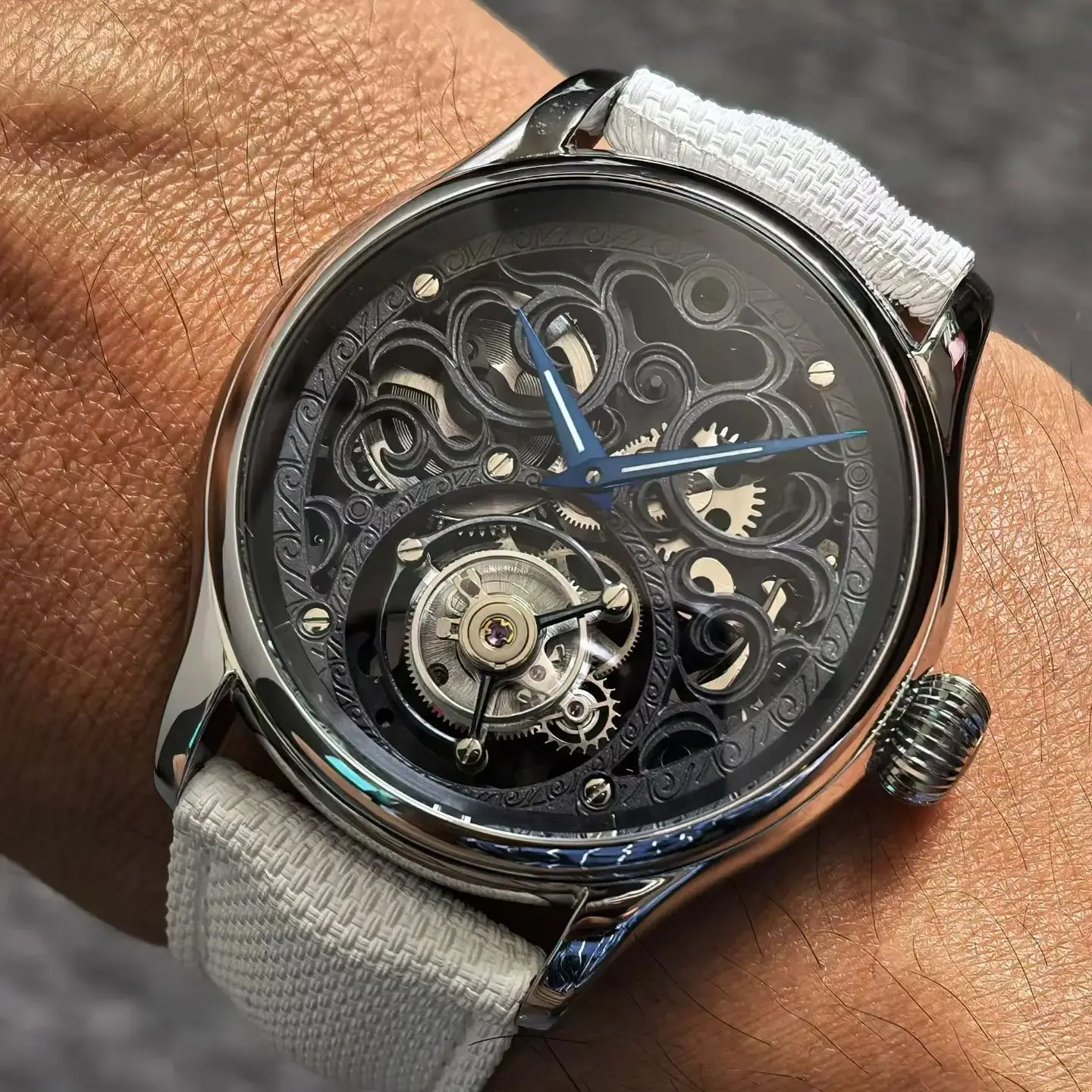 Jacques Genry Men Tourbillon Watch 42mm Manual Winding Mechanical Wristwatch Sapphire Mirror Hollow-Out Carved Dial
Jacques Genry Men Tourbillon Watch 42mm Manual Winding Mechanical Wristwatch Sapphire Mirror Hollow-Out Carved Dial