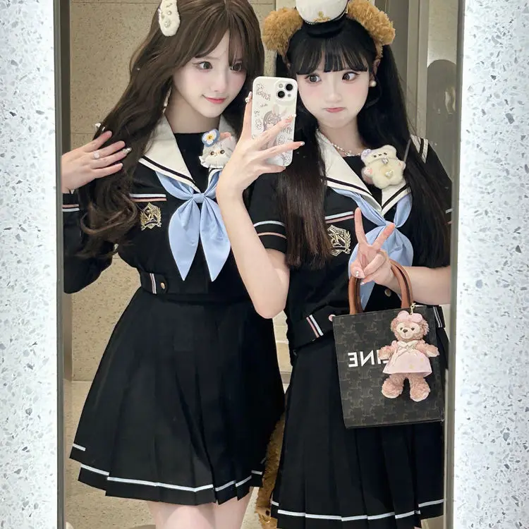 Japan JK College Sailor Suit Navy Collar Top Pleated Skirt Two-Piece Set Women Bow Embroidery Sweet Fashion Color Contrast 2024
Japan JK College Sailor Suit Navy Collar Top Pleated Skirt Two-Piece Set Women Bow Embroidery Sweet Fashion Color Contrast 2024
